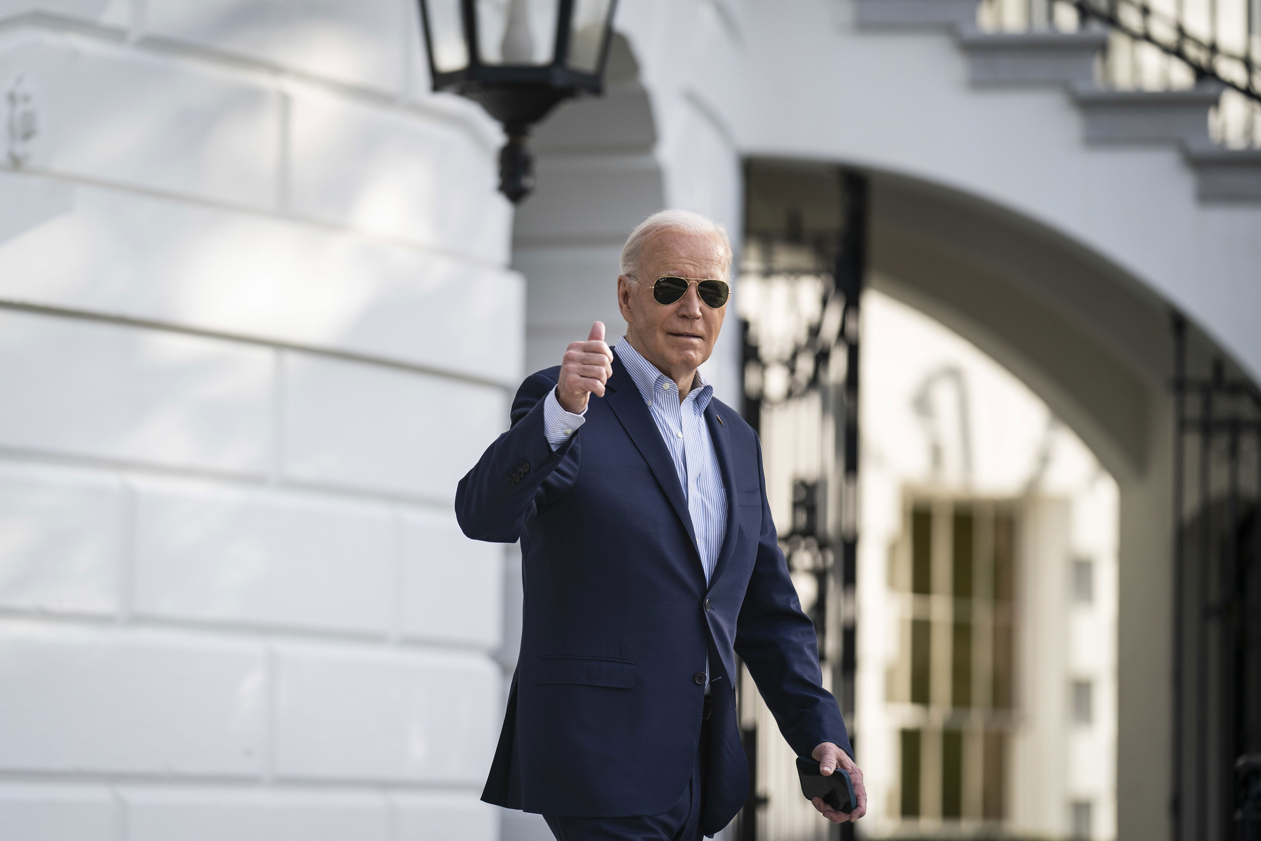 election 2024 latest news: biden poised to raise $25 million at fundraiser with obama, clinton