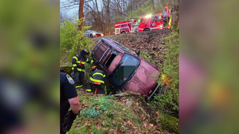 Knoxville firefighters pull suspected drunk driver out of vehicle after ...