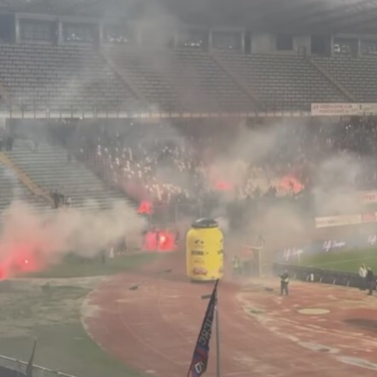 Scontri Tra Tifosi Durante Padova-Catania: Polizia In Campo