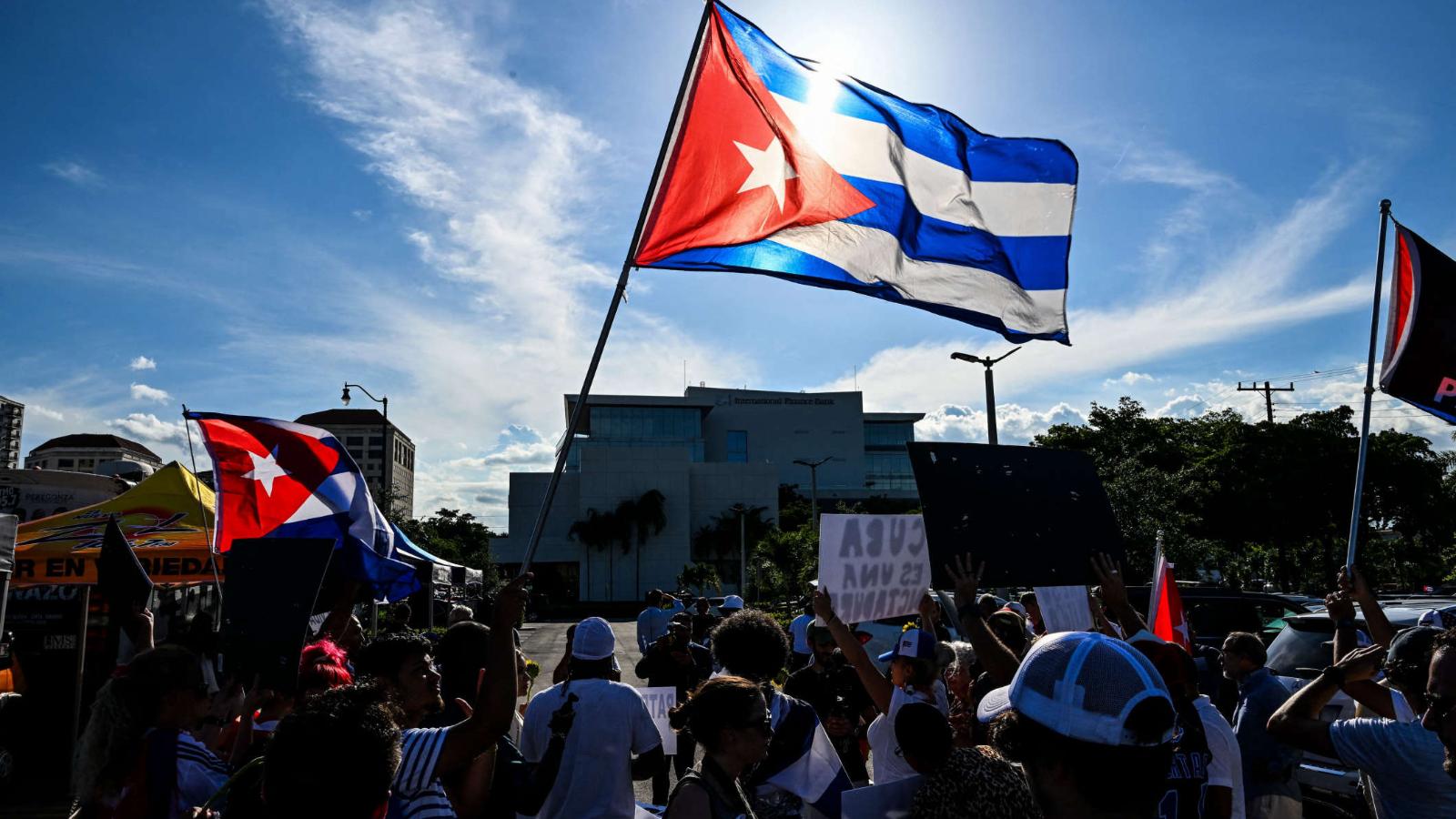 organización de derechos humanos condena sentencias de hasta 15 años de prisión contra manifestantes en cuba