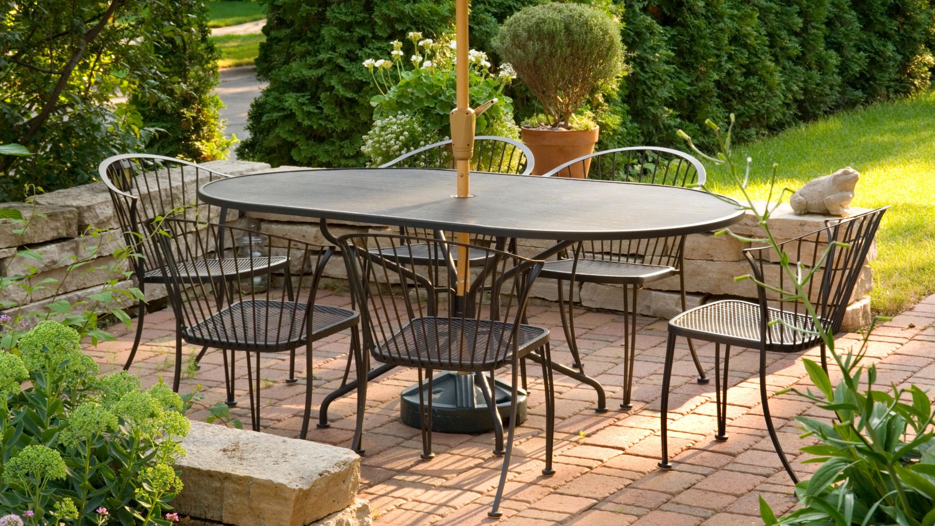 The Best Material For Outdoor Furniture An Expert Guide To Picking   BB1kbSlU.img