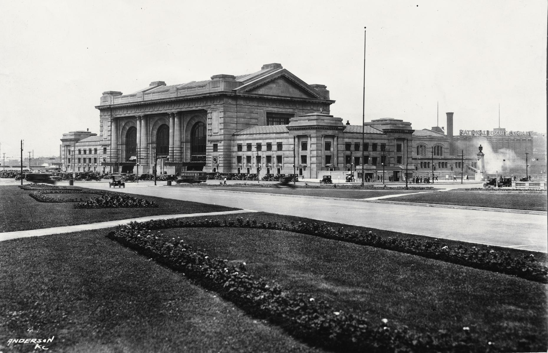 <p>After a devastating flood destroyed the original Kansas City railway station in 1903, it was decided that a new one needed to be built on higher ground. Designed in the Beaux-Arts architectural style that swept the United States and France during the late 19th and early 20th centuries, the new Union Station – pictured here near the beginning of its long life – opened in 1914. The first train to roll onto its platform was the Missouri-Kansas-Texas Flyer, later known simply as 'the Katy.'</p>