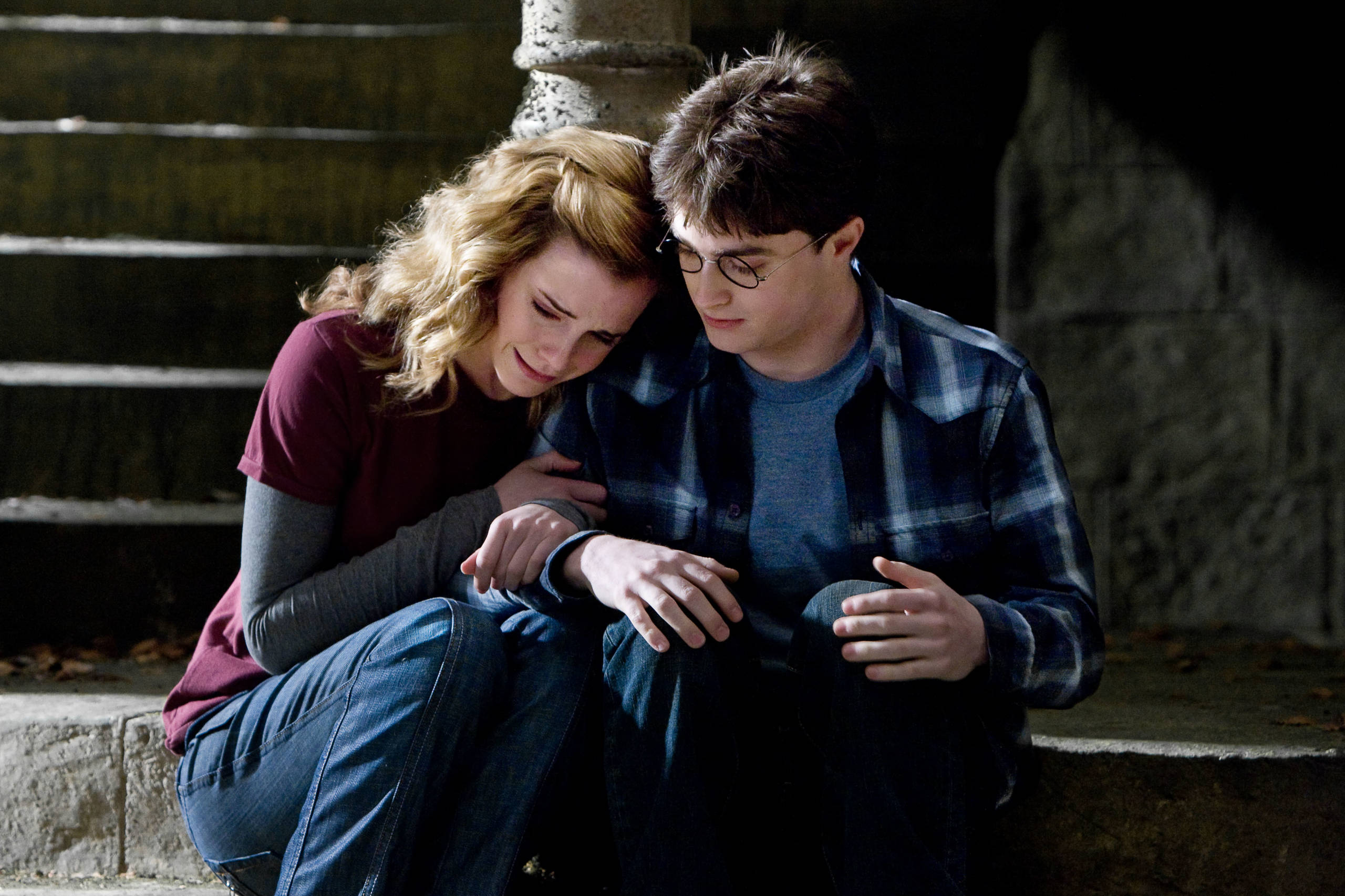 Romantic Tensions The book delves into the complexities of teenage relationships, including Harry's struggles with romantic feelings and Ron's insecurities about Hermione.]]>