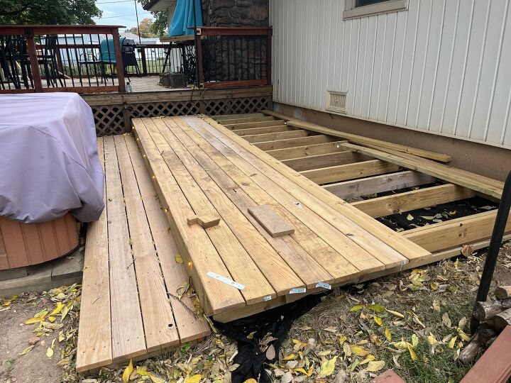 Ground Level Deck   Hot Tub Access