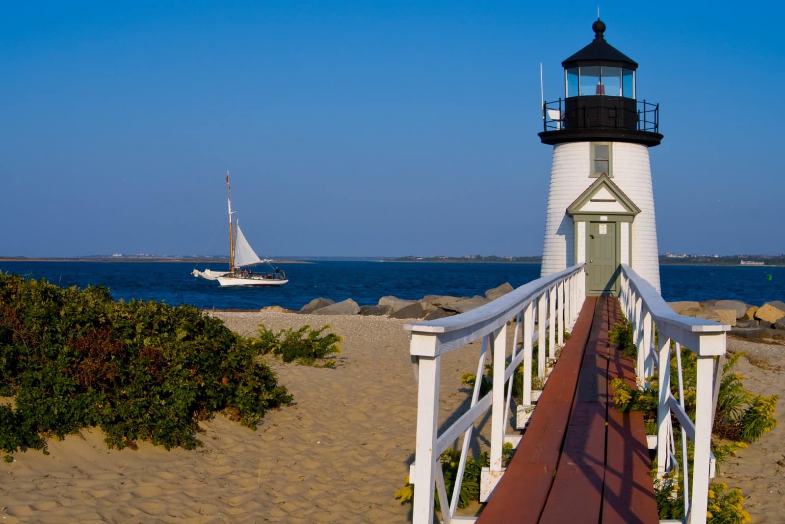 <p><span>Relax on the sandy shores of Cape Cod, with its charming seaside villages, lighthouses, and fresh seafood that evoke the coastal charm of New England and the Maritime provinces.</span></p>
