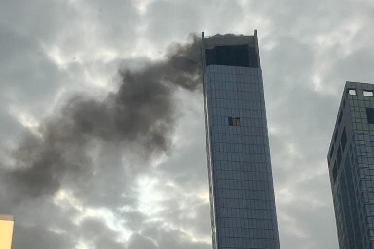 New York Fire: Smoke billows from building as lower Manhattan ...