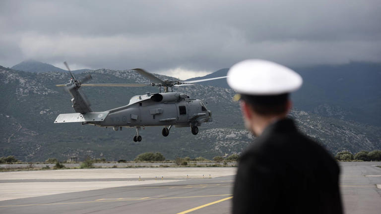Πολεμικό Ναυτικό: Παραδόθηκαν τα τρία νέα ελικόπτερα Romeo MH-60R Seahawk