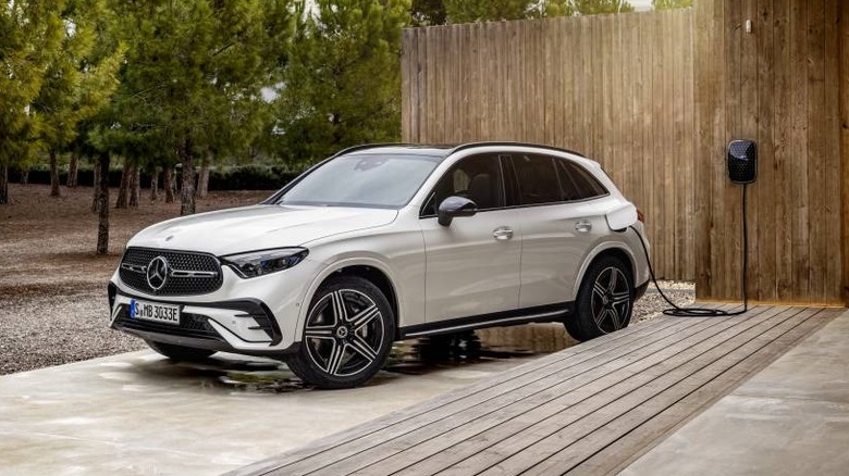 The 2025 Mercedes GLC PHEV Electric SUV Is Coming To The US: Why That's ...