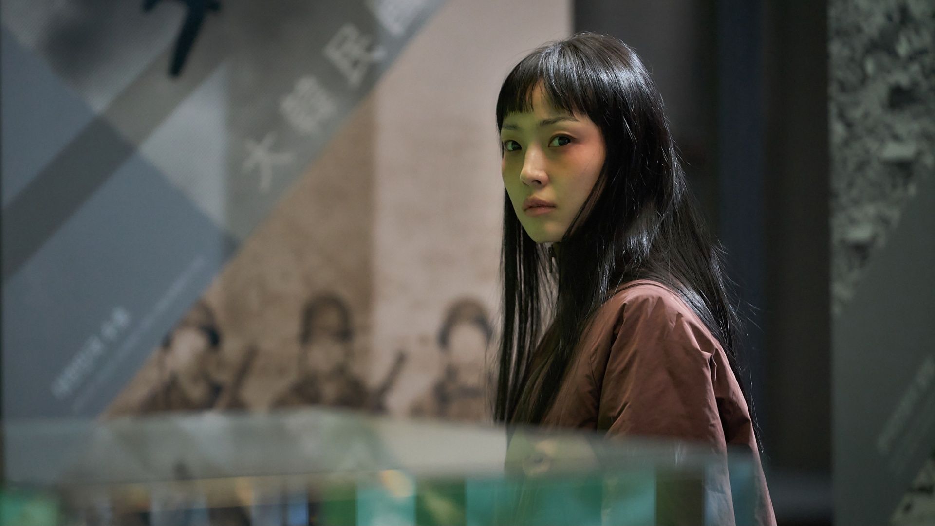 It's Humans Vs. Parasites In The New Action-packed Trailer For Netflix ...