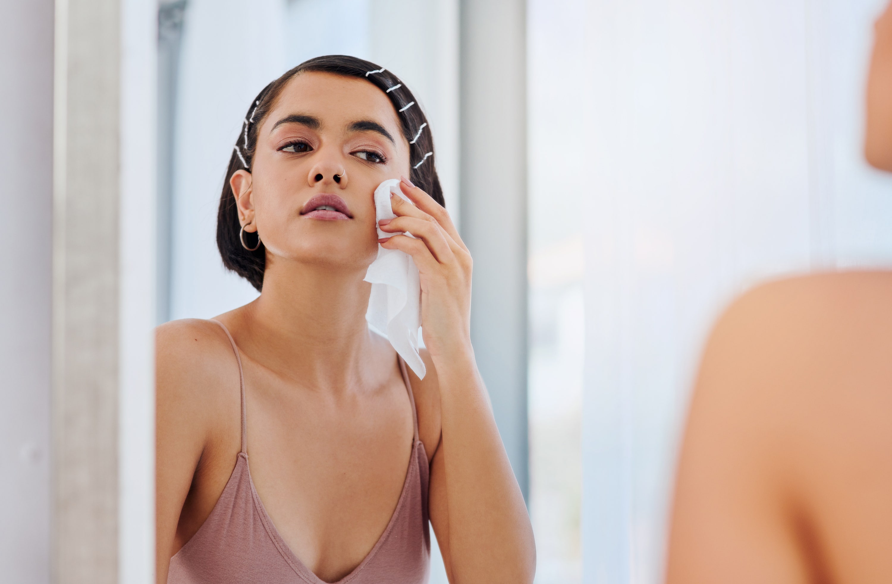 cómo desmaquillarte correctamente para cuidar tu piel