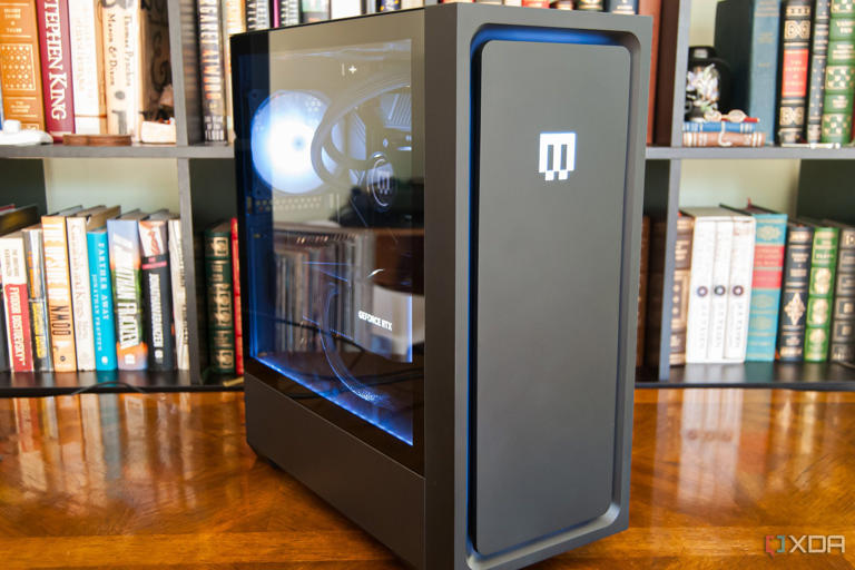 Maingear MG-1 Legendary front view