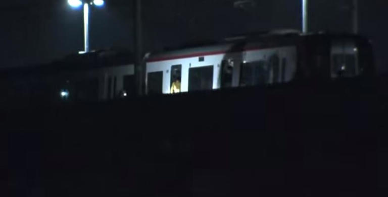 日本一列车因强风困高架桥上 400名乘客下车摸黑走轨道逃离