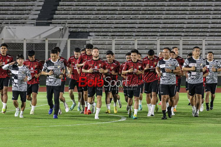 timnas indonesia bakal batasi interaksi pemain untuk laga lawan irak dan filipina: fans dilarang masuk hotel!