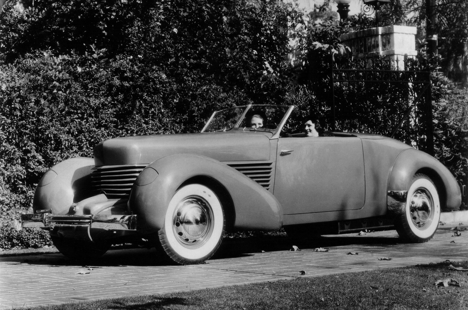 Triumph & Tragedy: The story of America's great lost auto companies