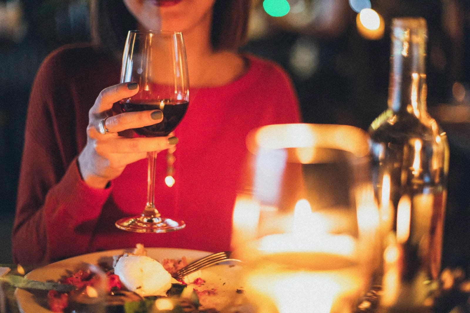 Image Credit: Pexels / Elina Sazonova <p><span>Dinner in Italy is a more relaxed affair compared to lunch, with lighter dishes and smaller portions. It often begins with an aperitivo, a pre-dinner drink enjoyed with friends and family to stimulate the appetite. This is followed by a light meal, such as pizza, bruschetta, or a simple pasta dish. Italians prefer to dine al fresco during the warmer months, enjoying the cool evening breeze and the company of loved ones.</span></p>