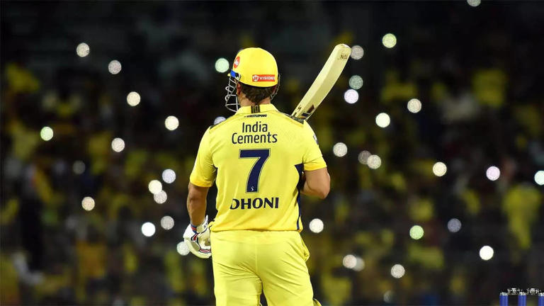 No Dhoni, Rohit, Kohli in IPL': Social media abuzz with emotions after  MSD relinquishes CSK captaincy