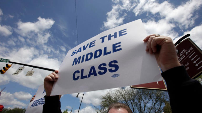 Opinion: Income inequality is gutting the middle class