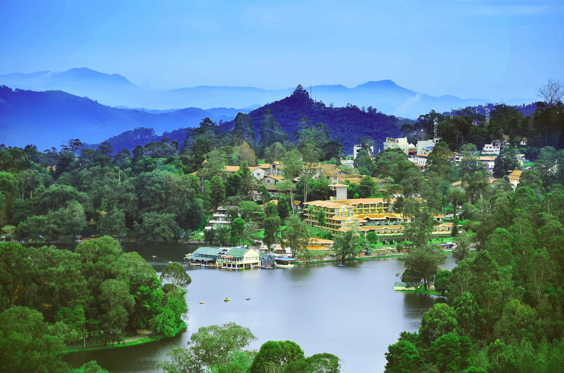 <p>Its name in the Tamil language means "The Gift of the Forest," and Kodaikanal is indeed one of the most attractive hill stations found in India. It's located in Dindigul district in the state of Tamil Nadu, and is blessed with panoramic views of velvety green hills and a lake that's used for boating.</p>