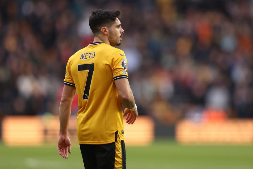 gary o'neil wants to sign a striker - and could sell a wolves star to fund it