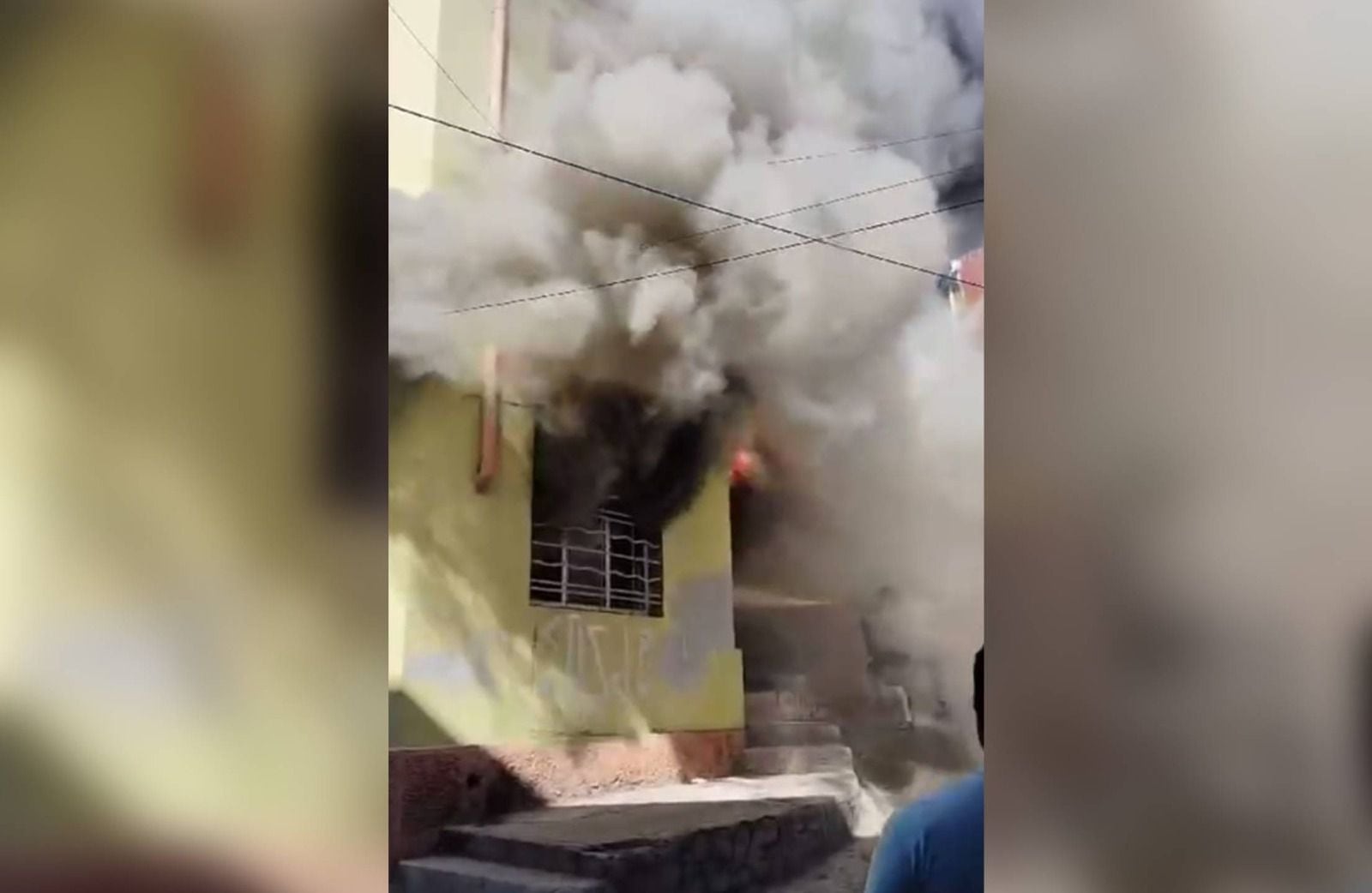 Voraz Incendio Afecta Casona En Valparaíso: Bomberos Controlan Las ...