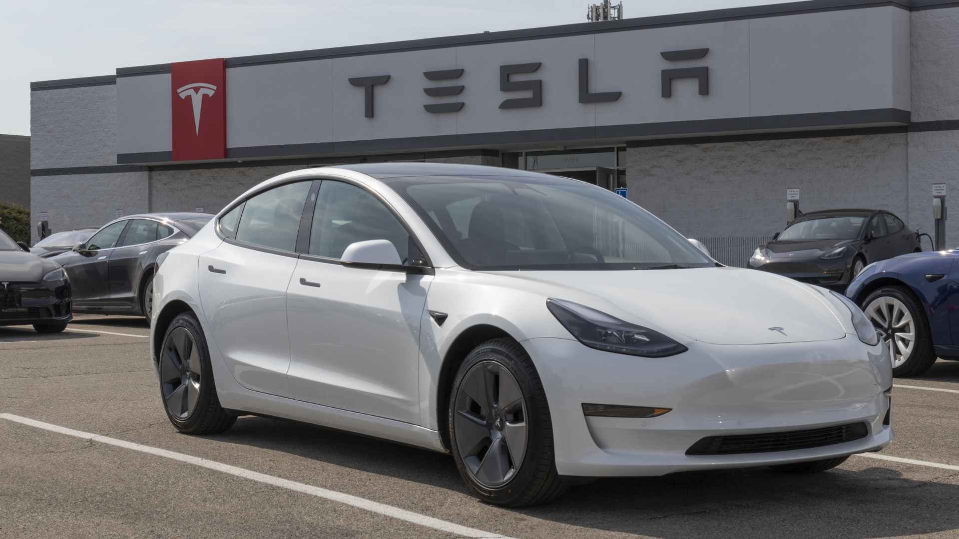 7 best business & money lessons to learn from tesla