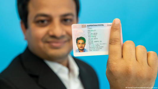 Blue Card já contemplou mais de 70 mil estrangeiros desde que foi criado