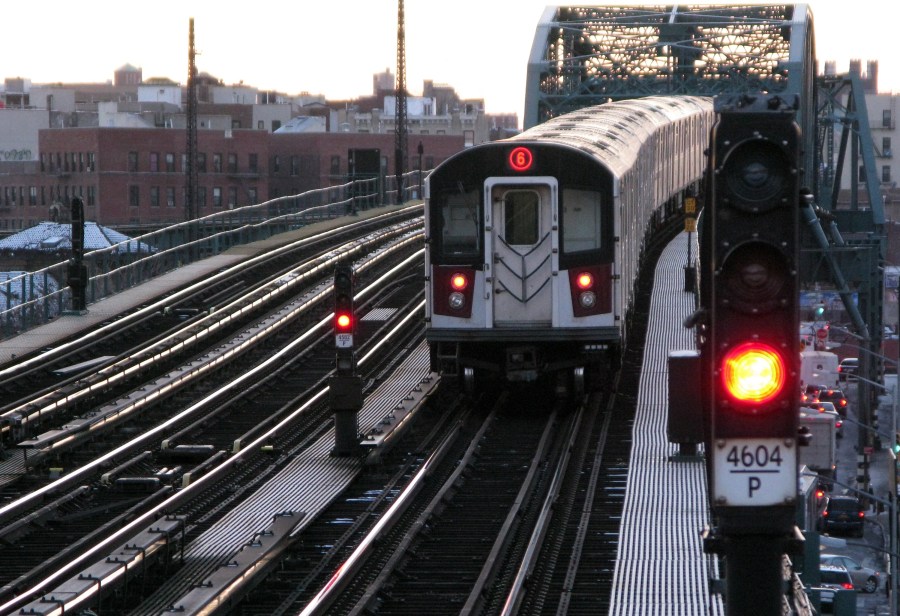 Man Fatally Struck By Subway In The Bronx, 6 Trains Delayed: MTA