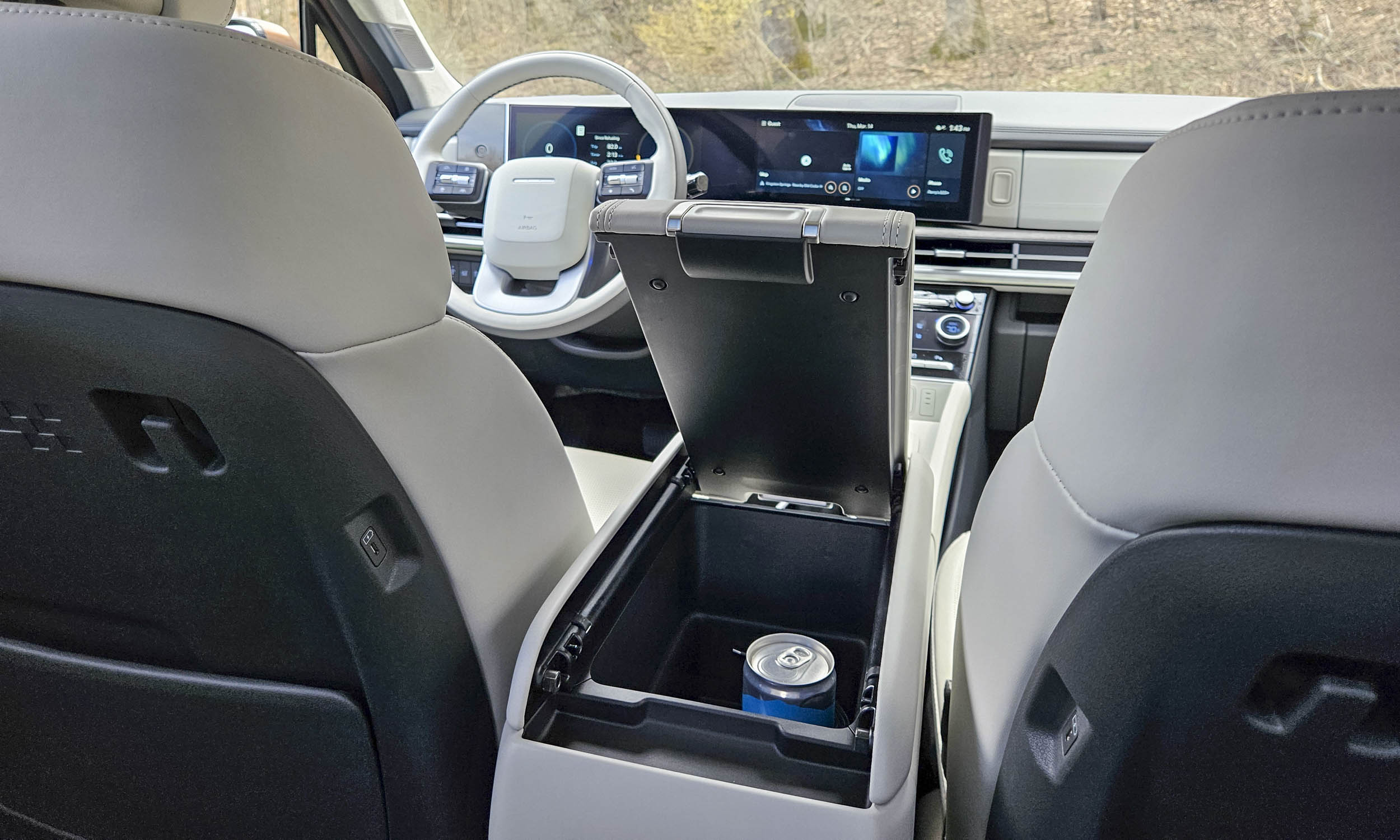 <p>          There’s plenty of storage in the center bin under the armrest, and in the Santa Fe, that space is accessible by front and rear-seat passengers. The lid is dual-hinged so that it can open forward or backward.         </p>