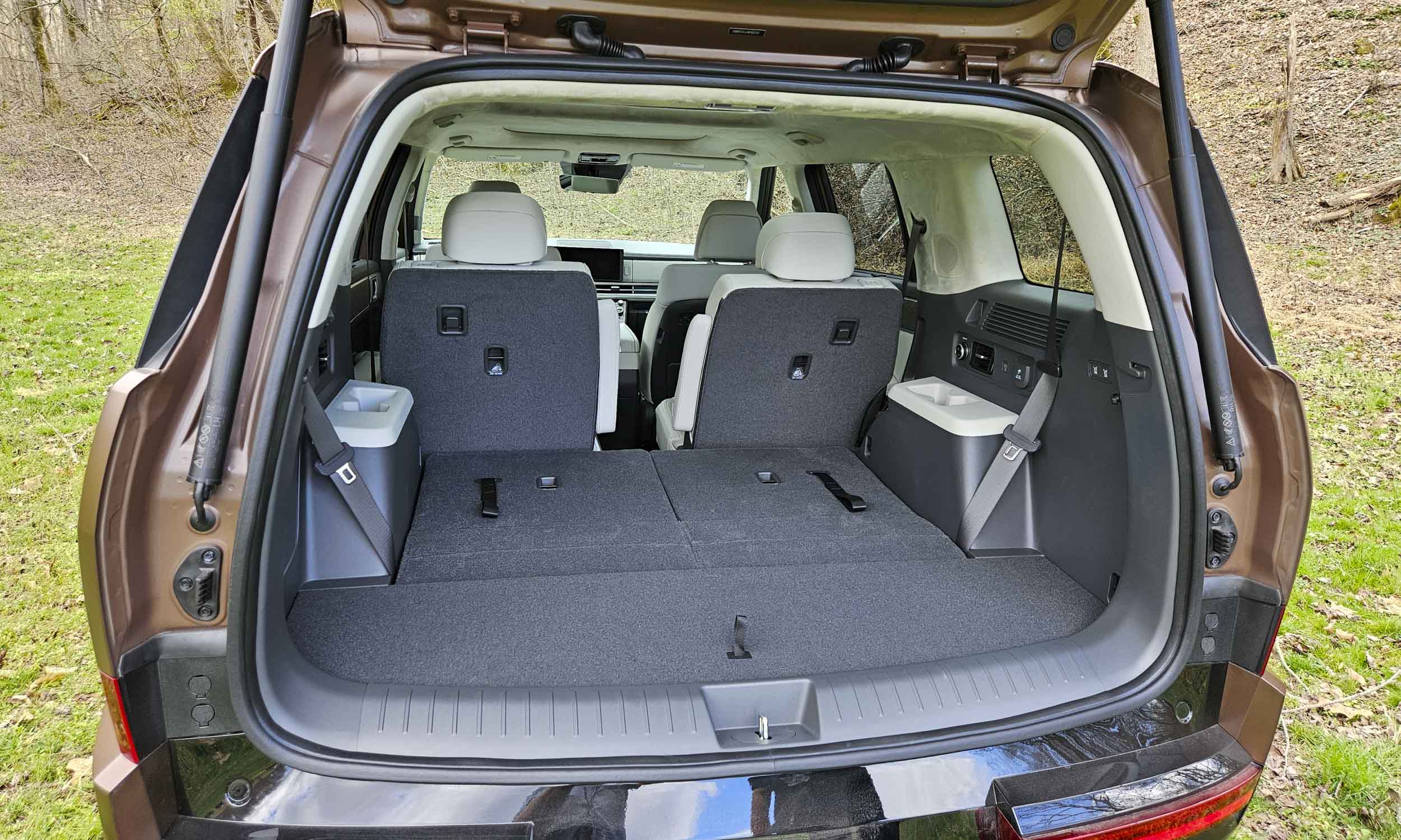 <p>          The third row folds quickly and easily, increasing the space to over 40 cubic feet. With both rows flat, there’s almost 80 cu-ft of space – plenty of room for that trip to the home store.         </p>