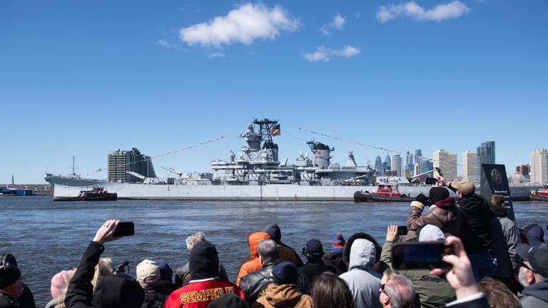 Battleship New Jersey leaves Camden as floating museum heads toward dry ...