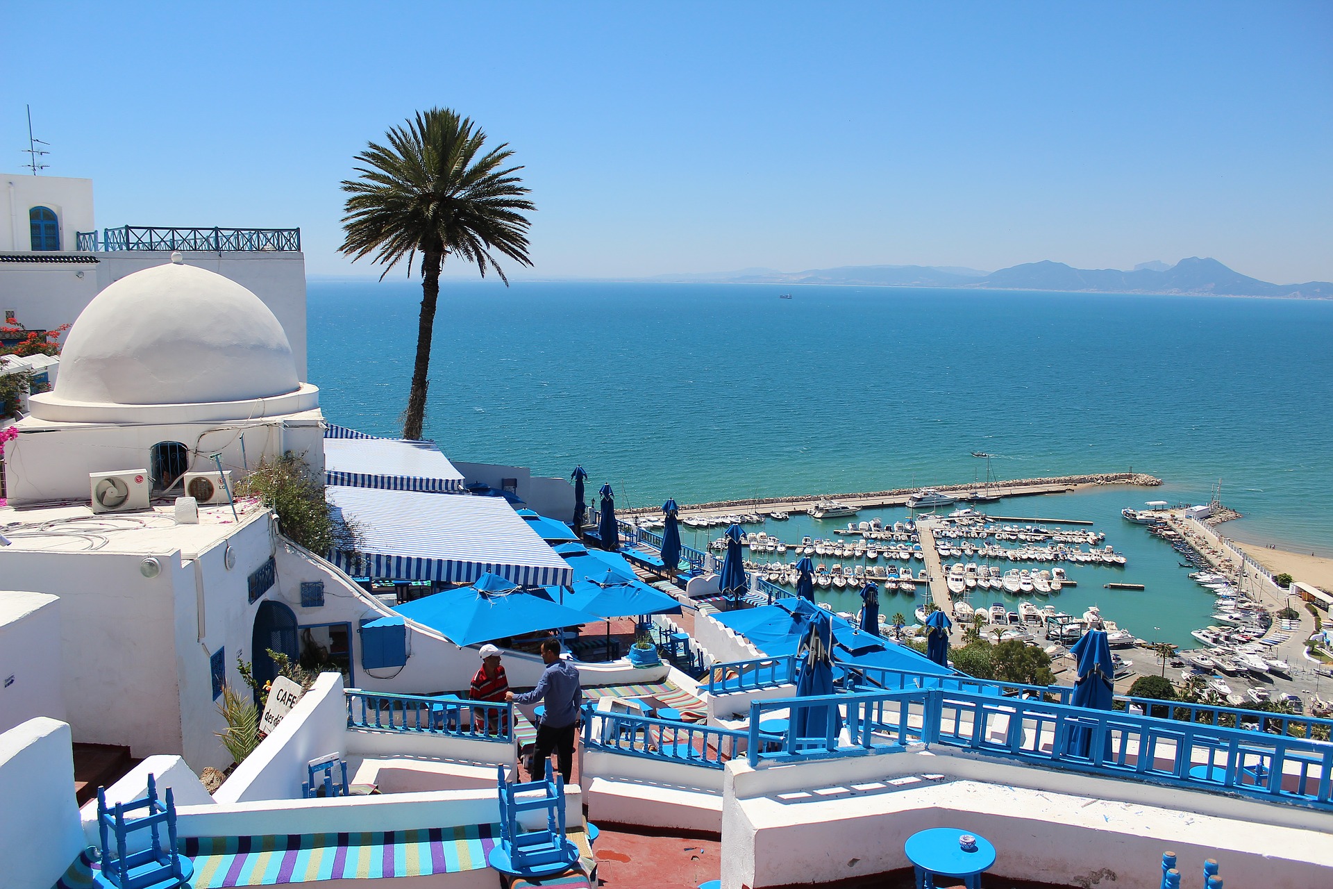 <p>Tunisia is another destination we propose if you want a low-cost vacation. There are remains to visit from pre-colonial and colonial settlements as well as magnificent Mediterranean beaches and the film locations of 'Star Wars'.</p>