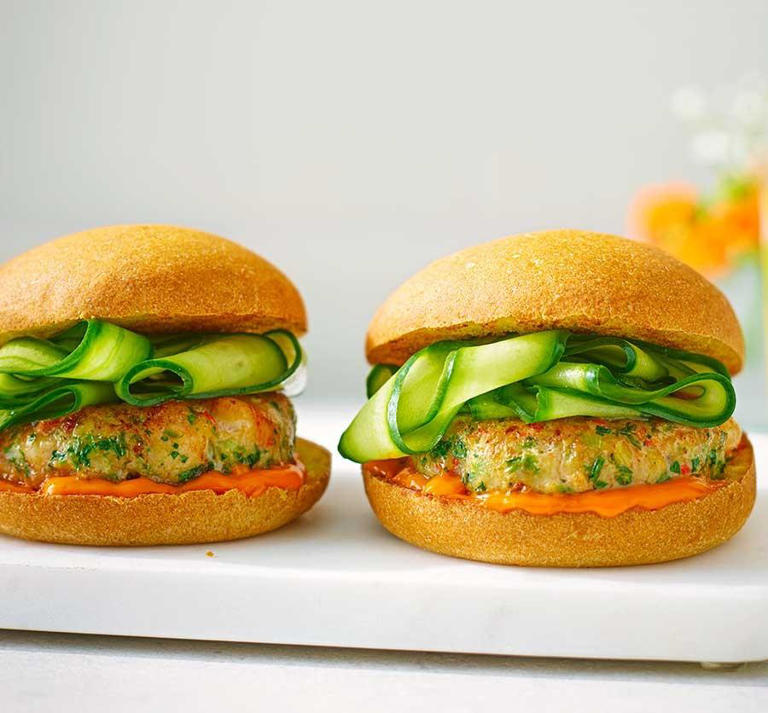 Juicy prawn & lemongrass burgers