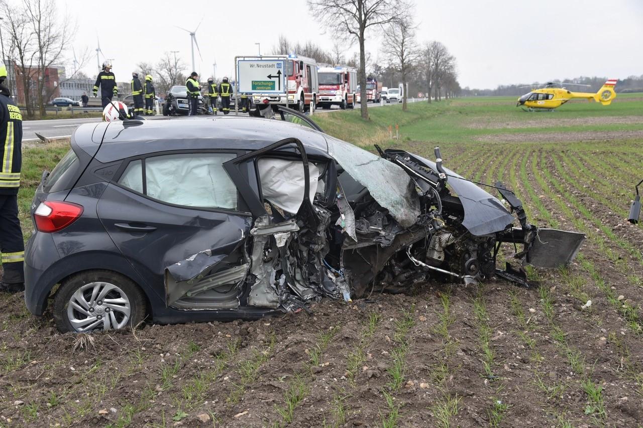 Drei Verletzte Bei Unfall Im Bezirk Baden: B60 Stundenlang Gesperrt