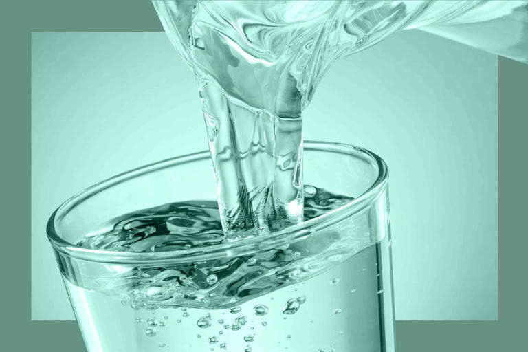 Sparkling Water Vs. Mineral Water: What's The Difference?