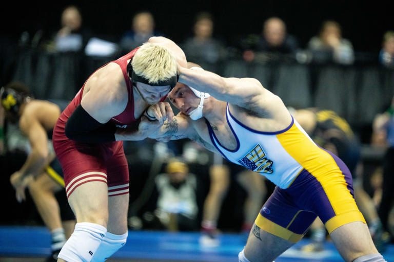 NCAA Wrestling Championships Live updates from Saturday's finals; Iowa