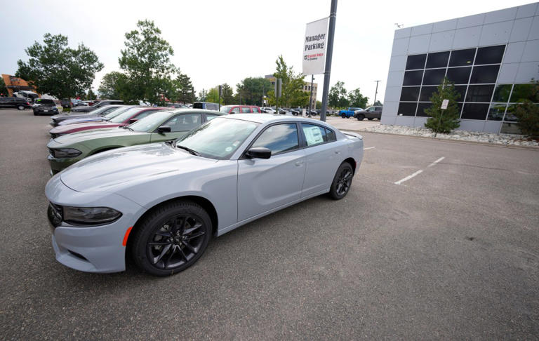 Chrysler recalls nearly 300K popular sedans over defective airbags