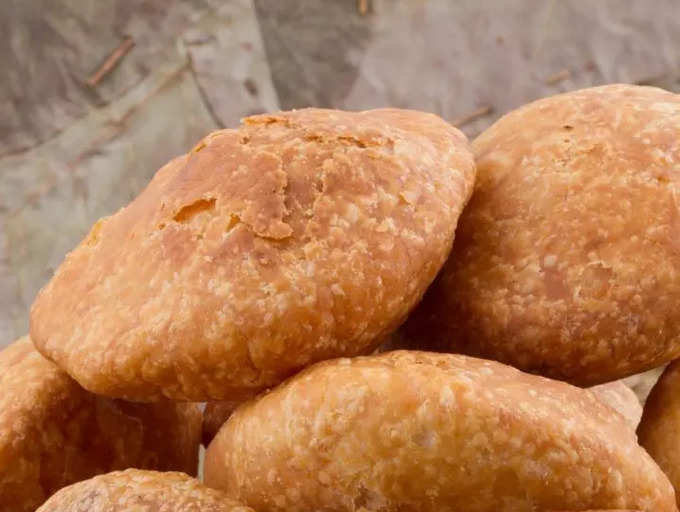 <p>Kachoris are one of the most loved delights of North India, but in Vrindavan and Mathura, Kachoris are stuffed with dal or potatoes cooked in spices, and are crispy on the outside and soft on the inside. These are served with Imli ki chutney.</p>