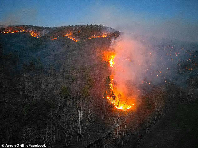 Helicopters Join Battle Against West Virginia Wildfires As National Guard Drops Water On Flames 7585