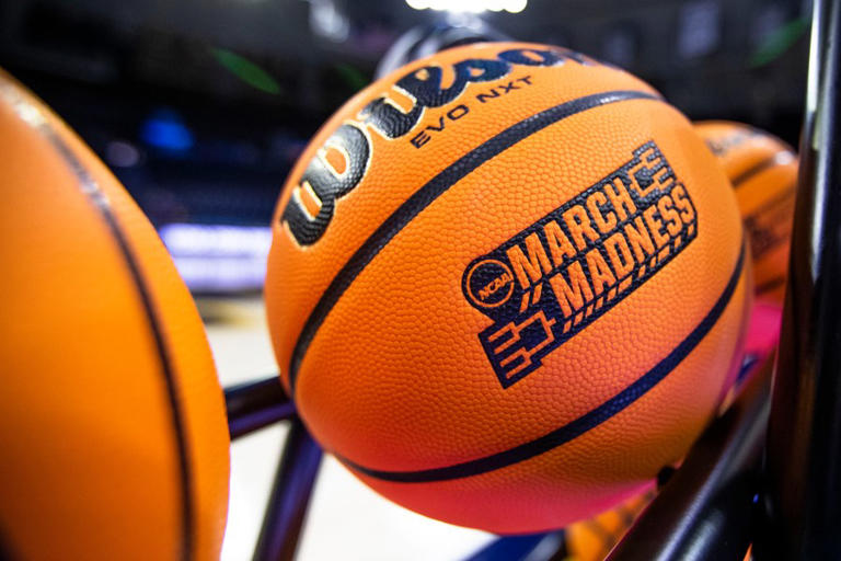 How many perfect brackets remain in the NCAA Men’s tournament?