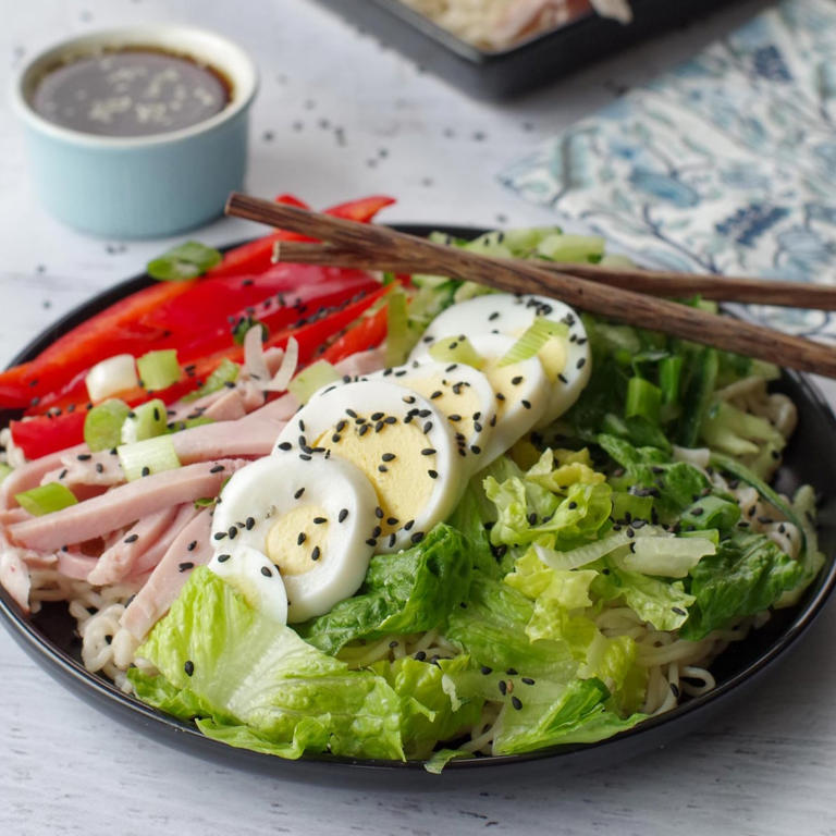 Easy Japanese Cold Noodle Salad