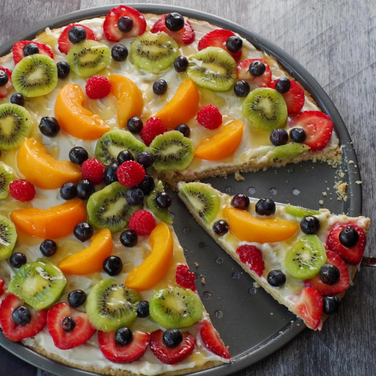 Fruit Pizza Recipe (with Glaze)