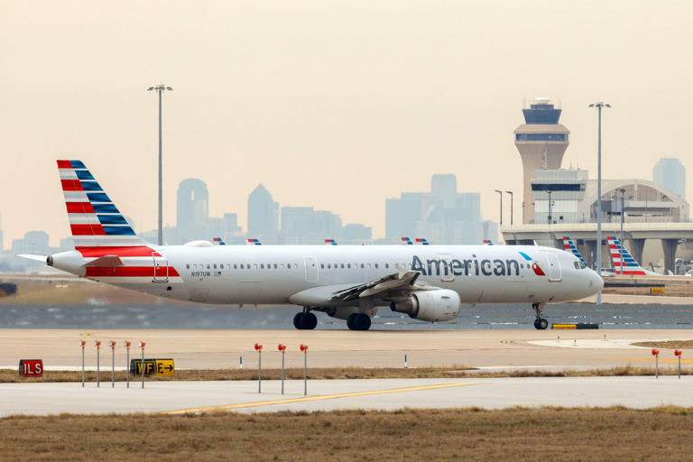 Drunk American Airlines passenger kicked off for saying he would ‘take