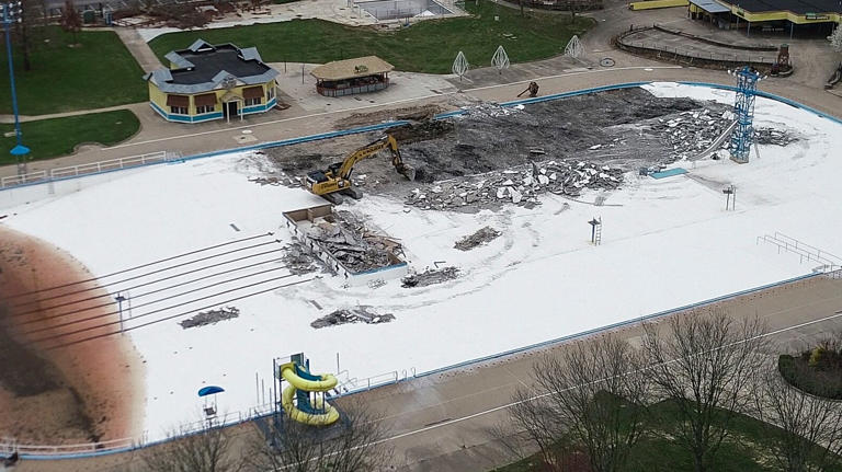 Demolition of Coney's Sunlite Pool begins, despite efforts to buy it ...