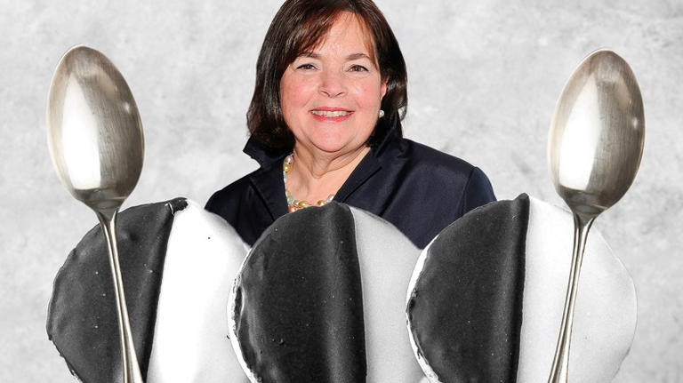 Ina Garten Uses A Spoon To Frost Black And White Cookies With Ease