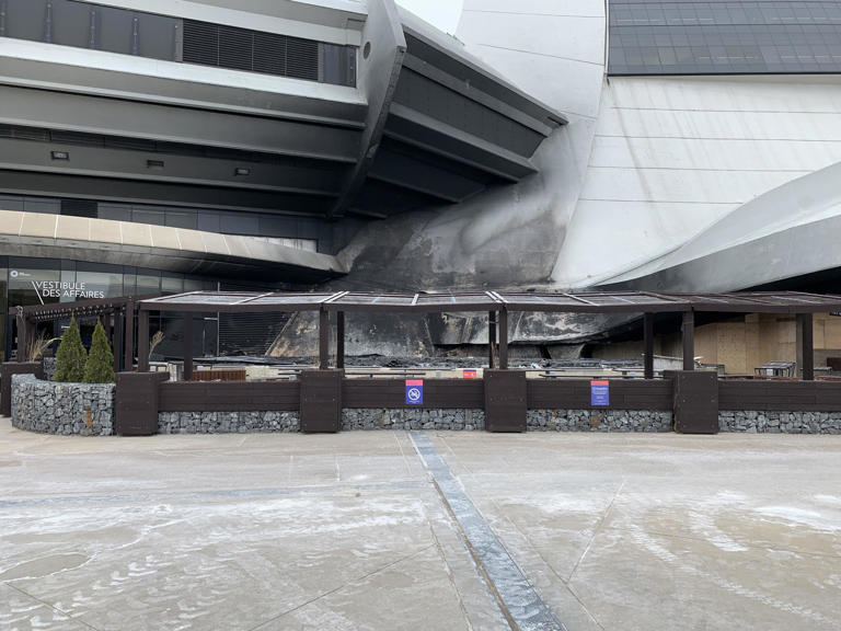 Un début d'incendie a éclaté au pied de la tour du Stade olympique de Montréal, dans la nuit de mercredi à jeudi, forçant la fermeture temporaire du centre sportif et de l'Institut national du sport.