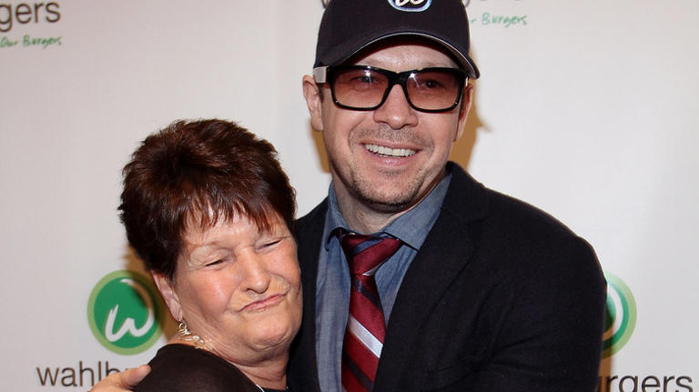 Alma Wahlberg and Donnie Wahlberg hugging