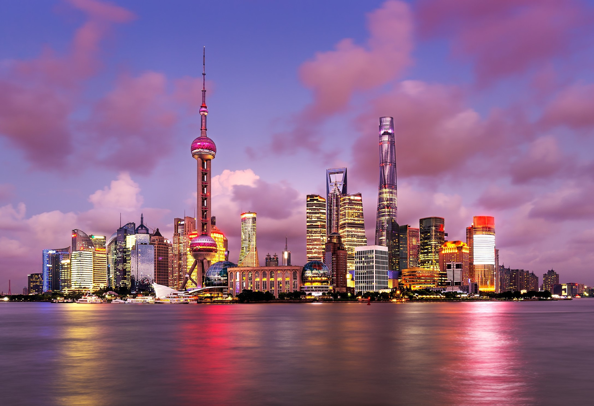 Shanghai est la ville la plus peuplée du monde, avec 24 millions d'habitants. Les plus beaux points de son paysage urbain sont les Shanghai Tower et l'immanquable Oriental Pearl Tower.<p>Tu pourrais aussi aimer:<a href="https://www.starsinsider.com/n/280213?utm_source=msn.com&utm_medium=display&utm_campaign=referral_description&utm_content=217079v3fr-ca"> Randonnée: les plus merveilleux sentiers du monde</a></p>