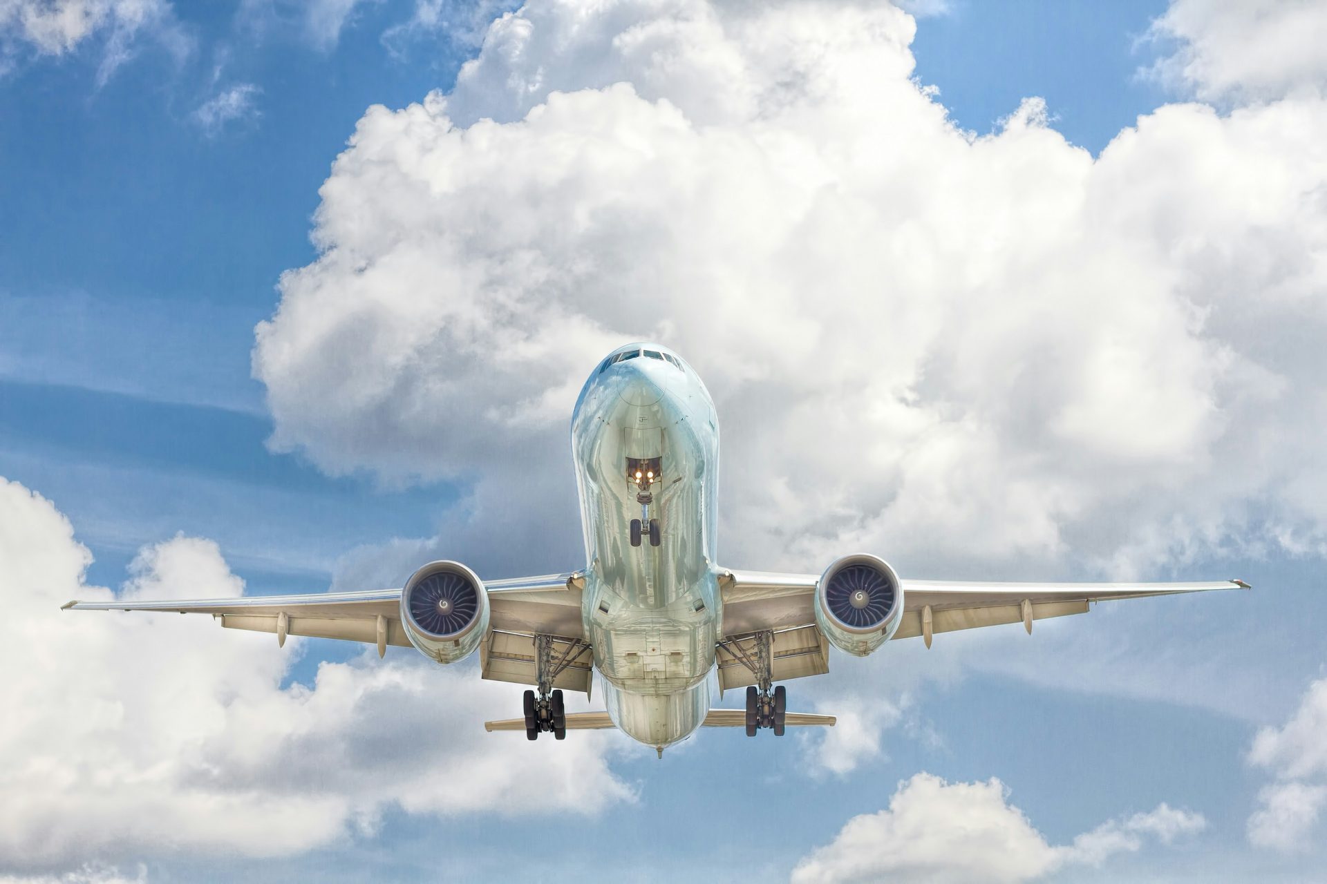 <p>Let's look at some arguments against aerophobia. Maybe they will help you be less afraid when boarding a plane.</p> <p>Photo: John Mcarthur / Unsplash</p>
