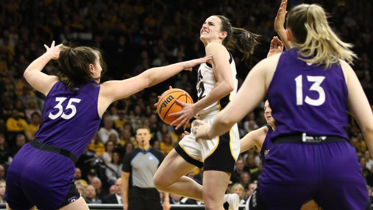 Caitlin Clark Stats Iowa Star Records Double Double In March Madness First Round Win Over Holy 2226