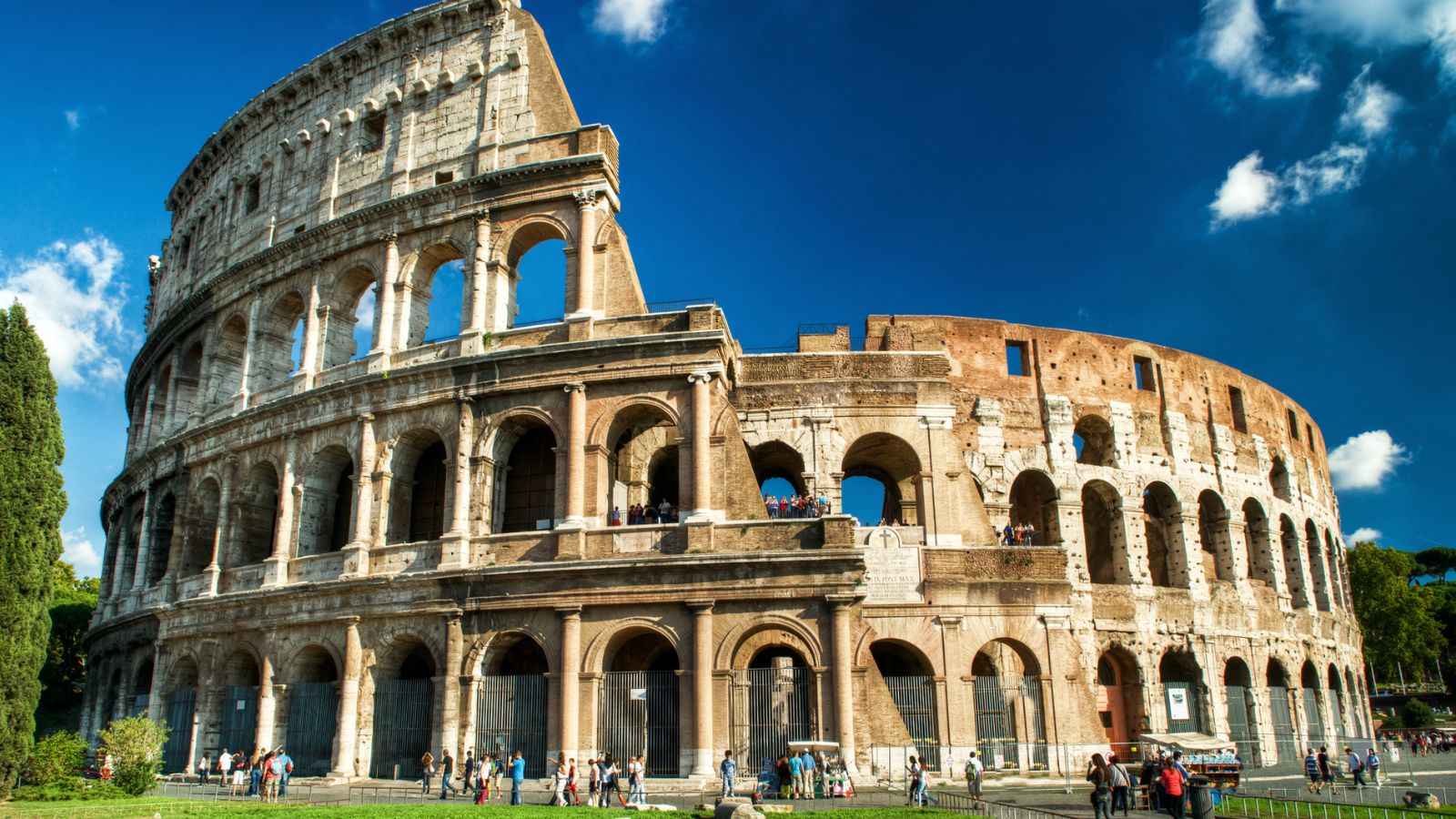 <p>Looking for the best things to do in Italy? Whether you’re exploring the north or south, read on to discover a bunch of amazing options for your Italy itinerary.</p><p><a href="https://www.whatsdannydoing.com/best-things-to-do-in-italy" rel="noopener"><strong>14 UNMISSABLE THINGS TO DO IN ITALY</strong></a></p>